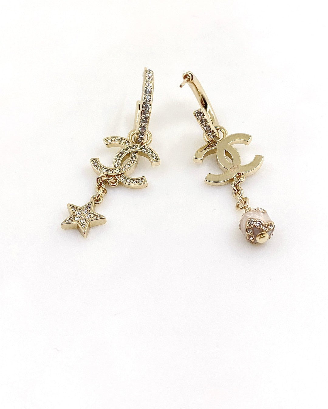 18K Chanel Pearl Long Pendant Earrings