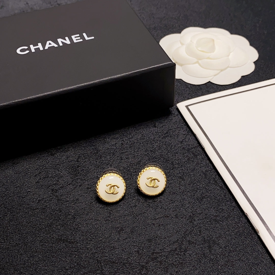 18K Chanel Pearl Vintage Earrings