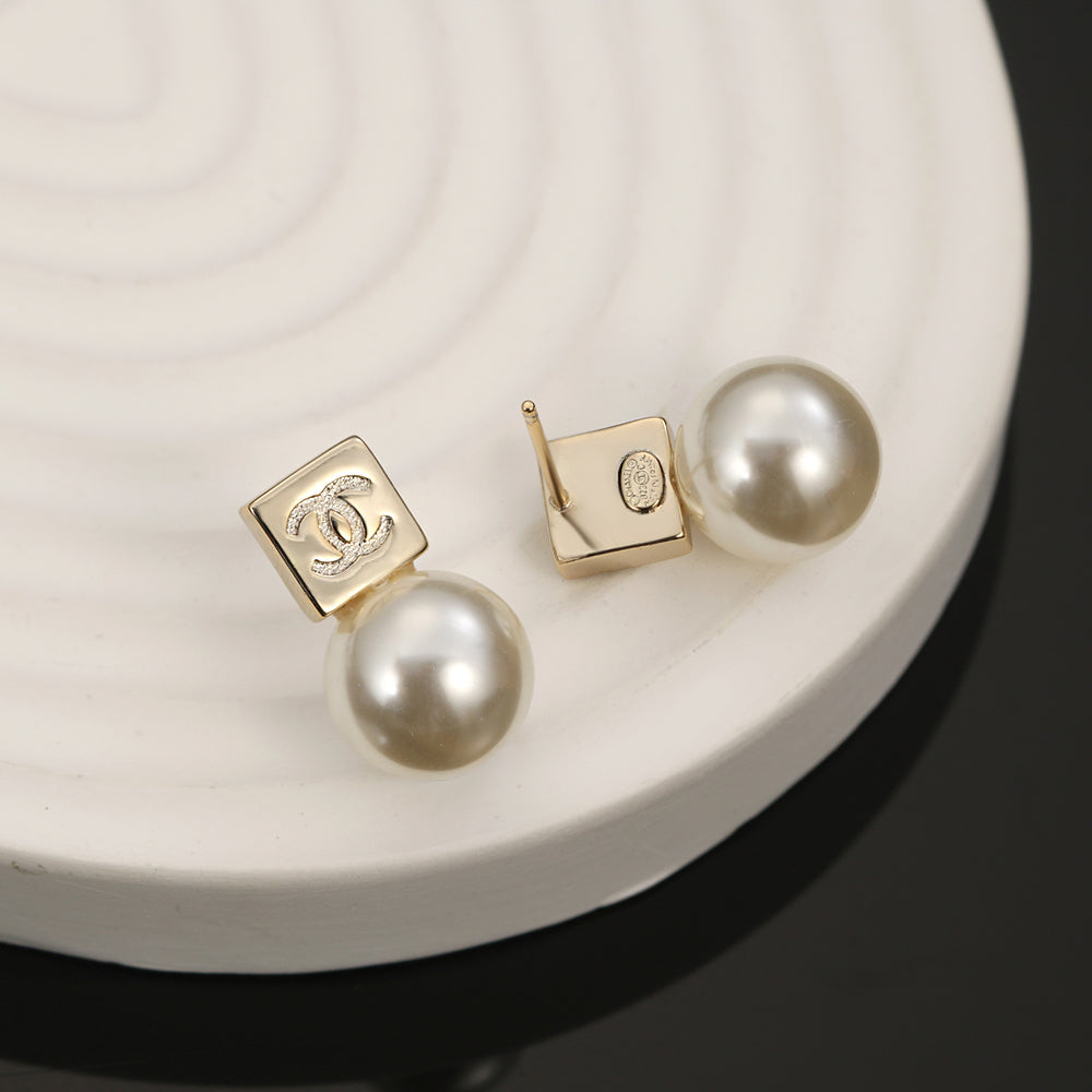 18K  Chanel Pearls Earrings